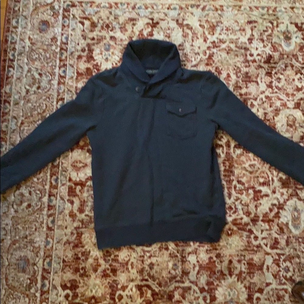 A pullover sweater.